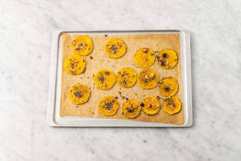 Tilsæt rosmarin og nødder