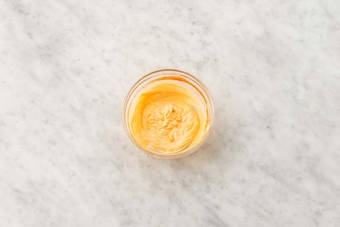 Bland srirachadressing