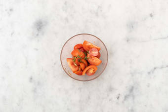 Tomatensalat zubereiten