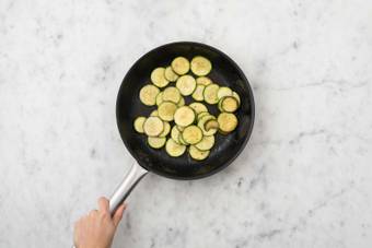 Préparer  la courgette