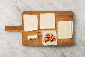 Frühlingsrollen füllen