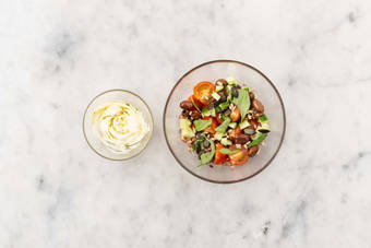 Préparer la salsa et mayonnaise