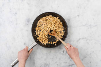 Cuire le poulet haché