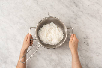 Glasnudeln einweichen