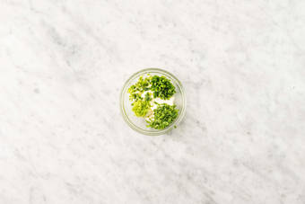 Make cilantro-jalanpeño sauce