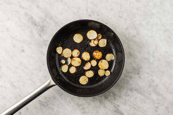 Spinat-Eintopf zubereiten