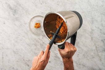 Gewürzpaste zubereiten