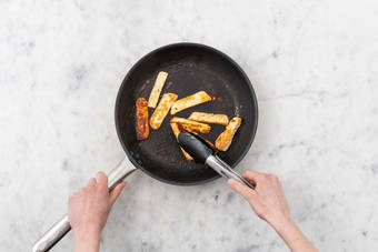 Halloumi & Kartoffeln vollenden