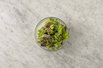 Preparare la salsa di yogurt