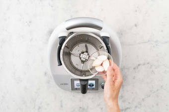 Zerkleinern & dünsten