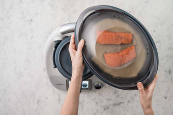 Dampfgaren & Salat zubereiten