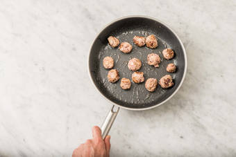 Hackbällchen braten