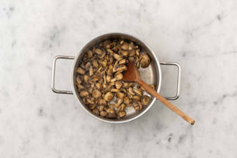 Für das Pilz-Gulasch