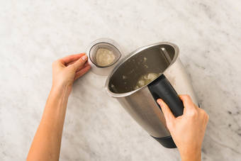 Für die Zwiebeln & den Stampf