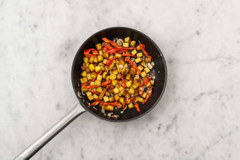 Aardappelblokjes bakken