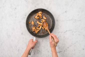 Varkenshaaspuntjes bakken