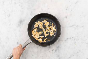 Griller les amandes effilées