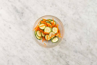 Preparare le verdure sottoaceto