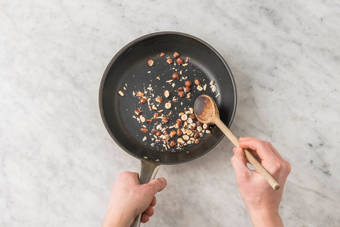 Torréfier les noisettes