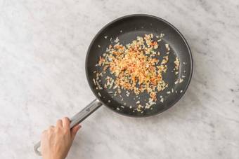 Préparer la sauce tomate