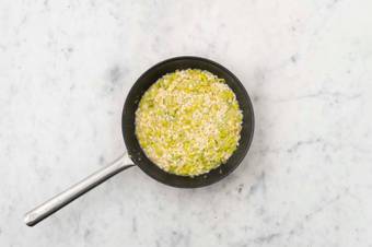 Ajouter le riz pour risotto
