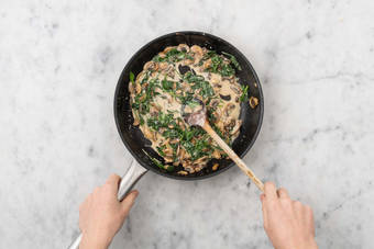 Make creamy mushrooms