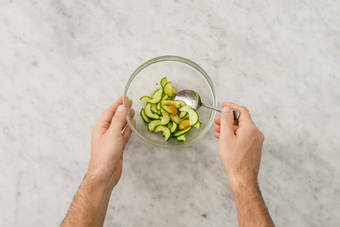 Mariner le concombre