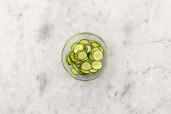 Komkommer zoetzuur maken