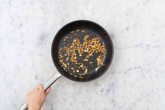 Griller les noix de cajou