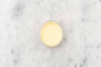 Preparare la salsa yogurt