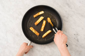 Halloumisticks braten