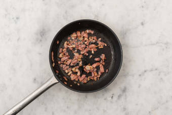Cook bacon and make vinaigrette