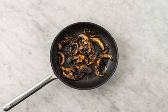 Tilsæt asiatisk woksauce