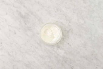 Förbered vitlöksyoghurt