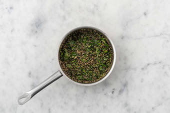 Bland spinat og quinoa