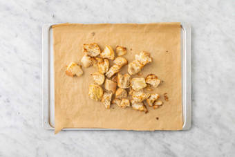 Rosta grönsaker och  krutonger