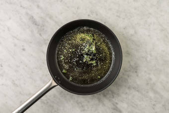 Sciogliere il burro con il timo