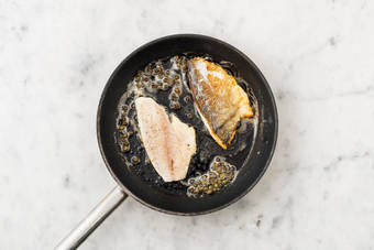 Cuire le filet de dorade