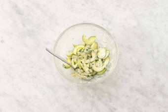 Für den Gurkensalat