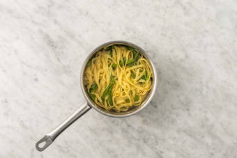 Koka pasta och brytärtor