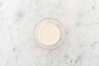 Preparare la crema cacio e pepe