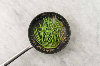 Poêler les haricots verts