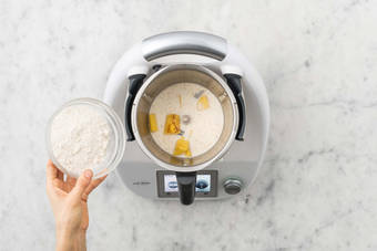 Für den Crêpes-Teig