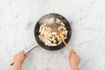 Kräuterseitlinge braten