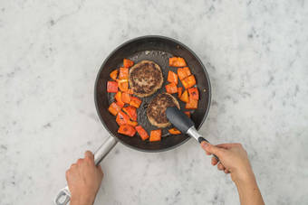 Hacktätschli braten