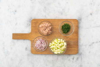 Tonijnsalade voorbereiden