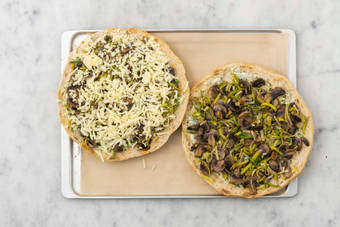 Fladenbrot-Pizza belegen