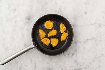 Cuire les nuggets végétariens