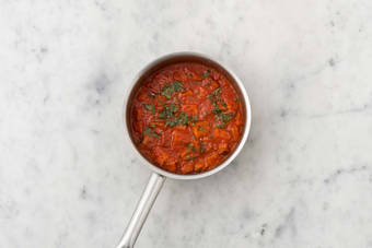 Cuocere la pappa al pomodoro