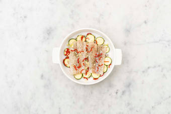 Fisch und Zucchini backen